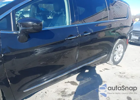 2017 Chrysler Pacifica Touring-L из США, поврежденный, VIN 2C4RC1BG2HR832004